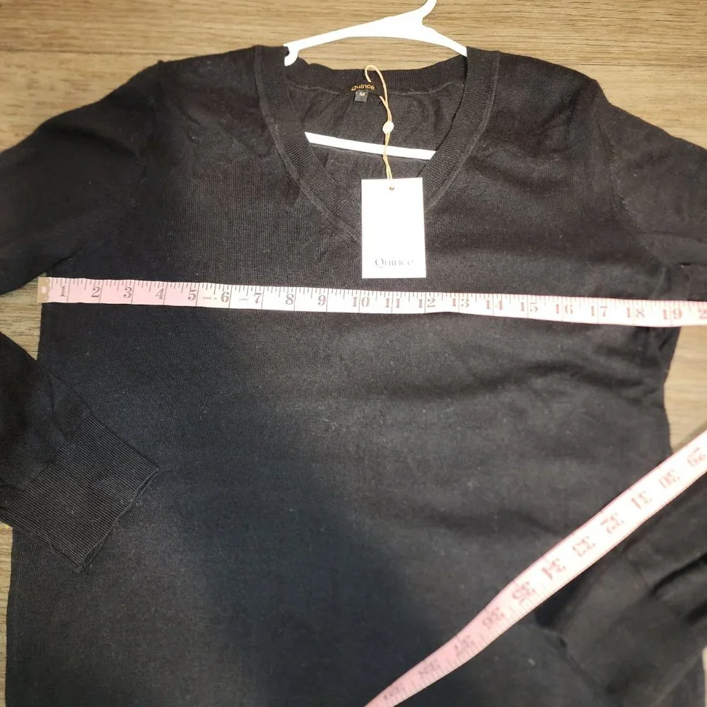 Quince Lightweight Cotton Cashmere V-Neck Sweater NWT Black Med - Picture 3 of 7